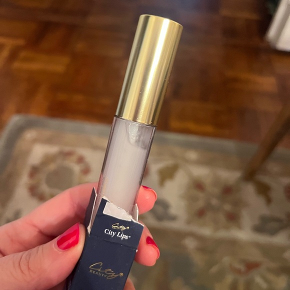 NWT plumping lip gloss - Picture 3 of 4